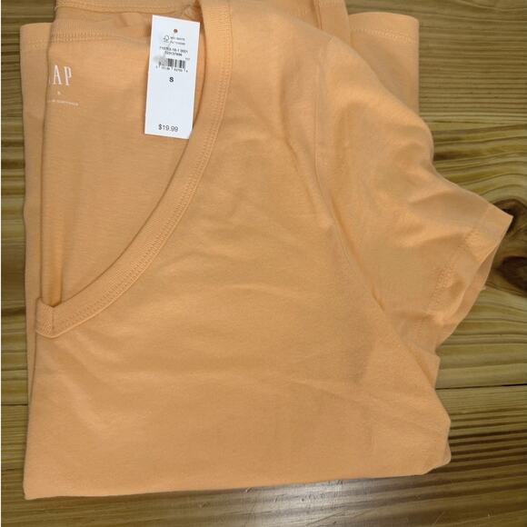 *NWT* GAP Favorite V-Neck T-Shirt/Tee. Orange Kiss. Size: S - Picture 3 of 7
